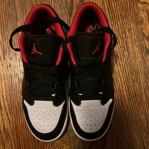Jordans retro low